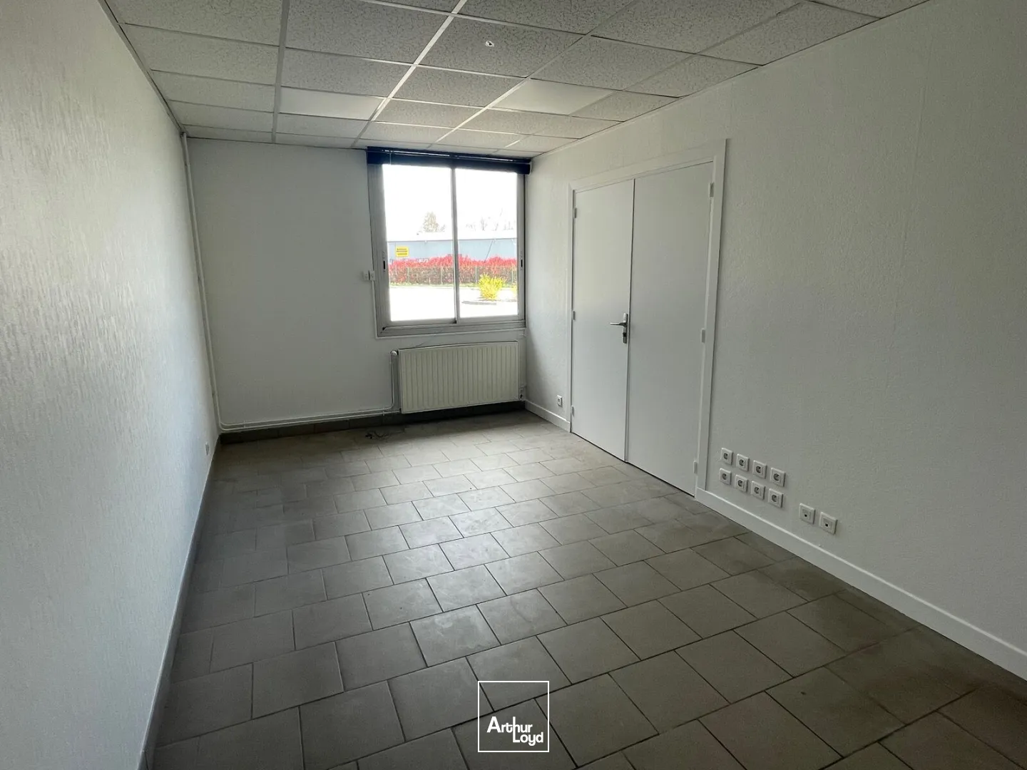 Bureaux - Location - PONT AUDEMER - 27500 - 146.86-146.86 - 7755072