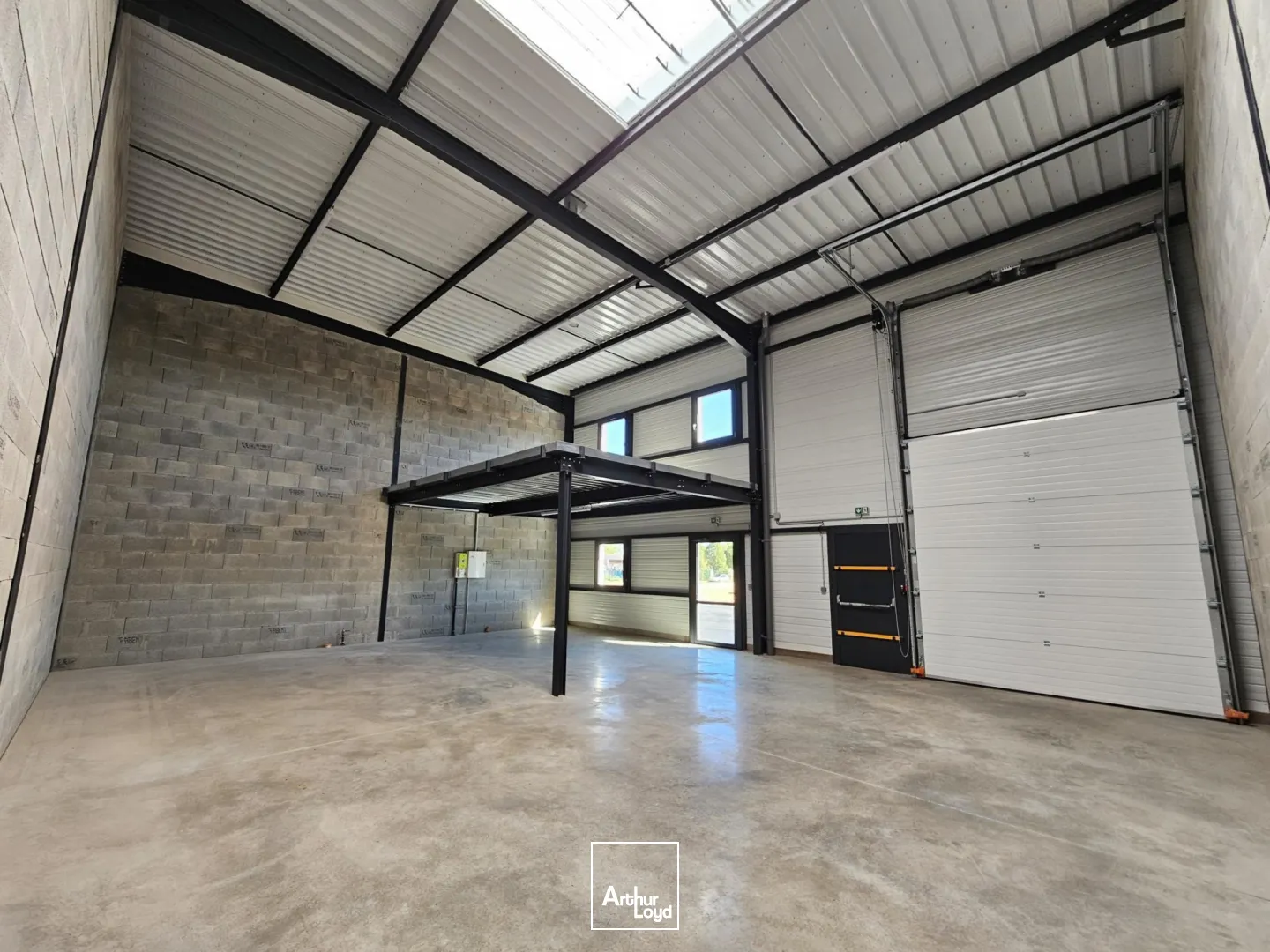 Locaux d'activité & Entrepôts - Location - RIORGES - 42153 - 138-3132 - 7757026