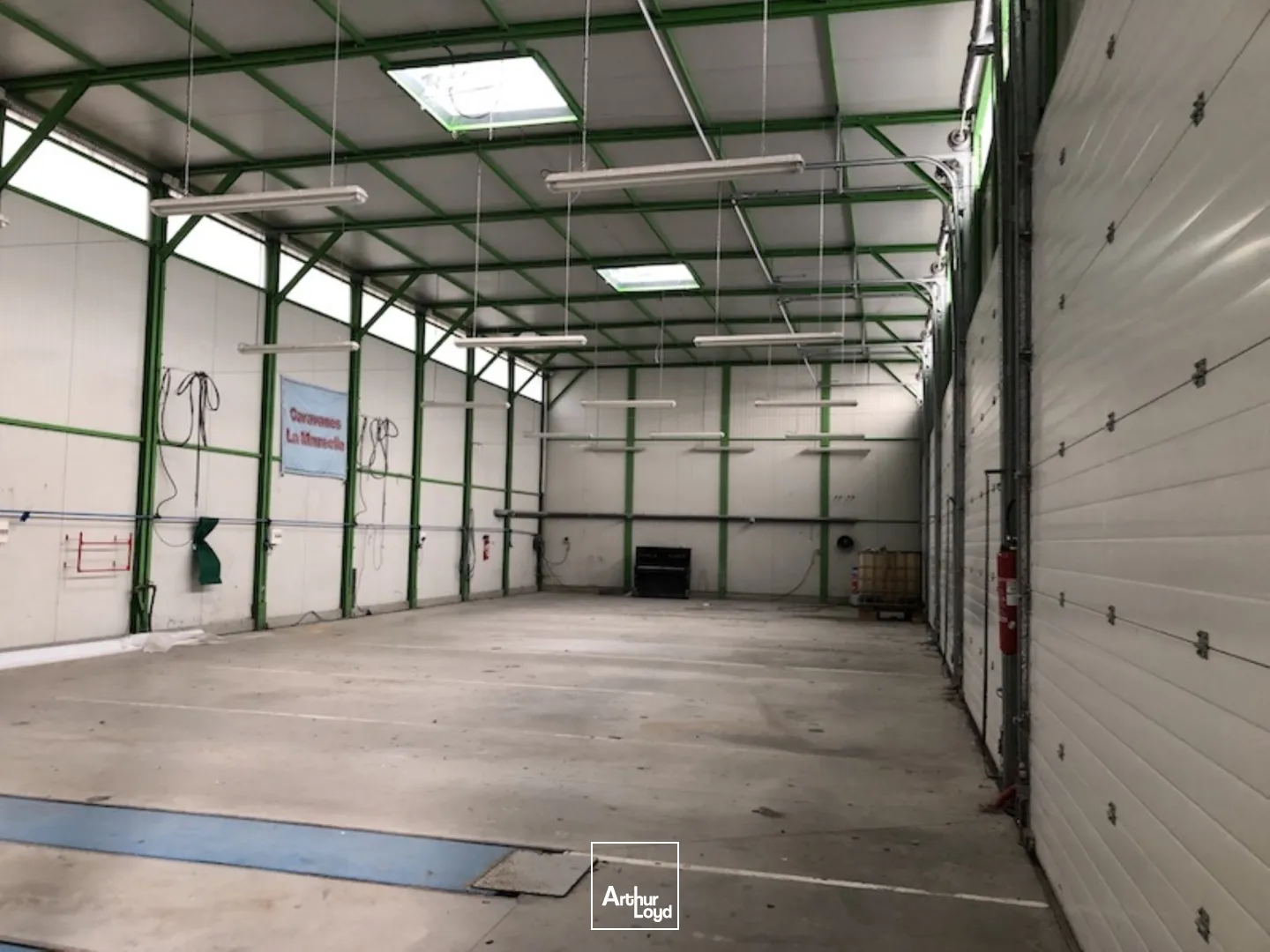 Locaux d'activité & Entrepôts - Vente - L'ETRAT - 42580 - 300-300 - 7757324