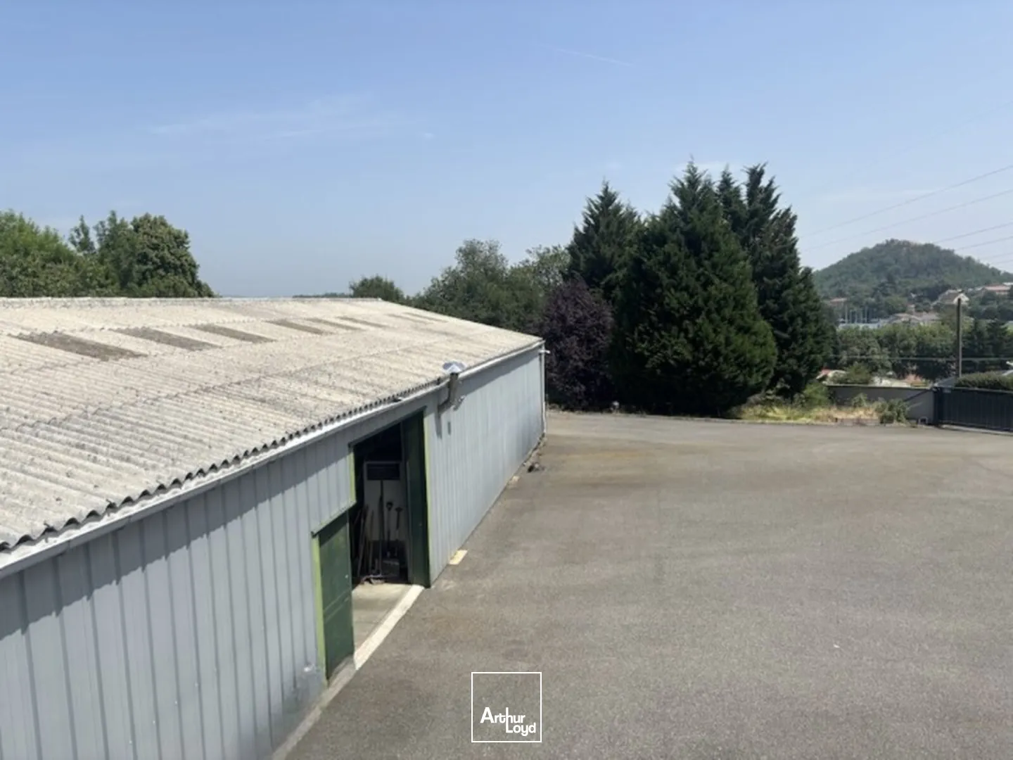 Locaux d'activité & Entrepôts - Vente - SAINT GENEST LERPT - 42530 - 612-612 - 7757383