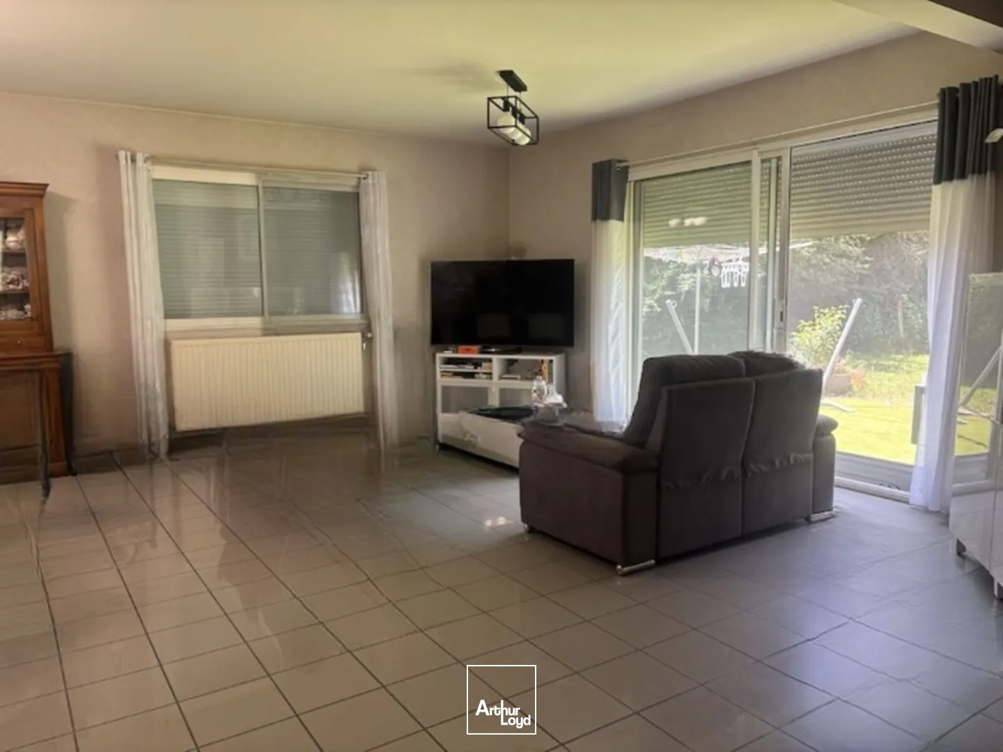 Locaux d'activité & Entrepôts - Vente - SAINT GENEST LERPT - 42530 - 612-612 - 7757388