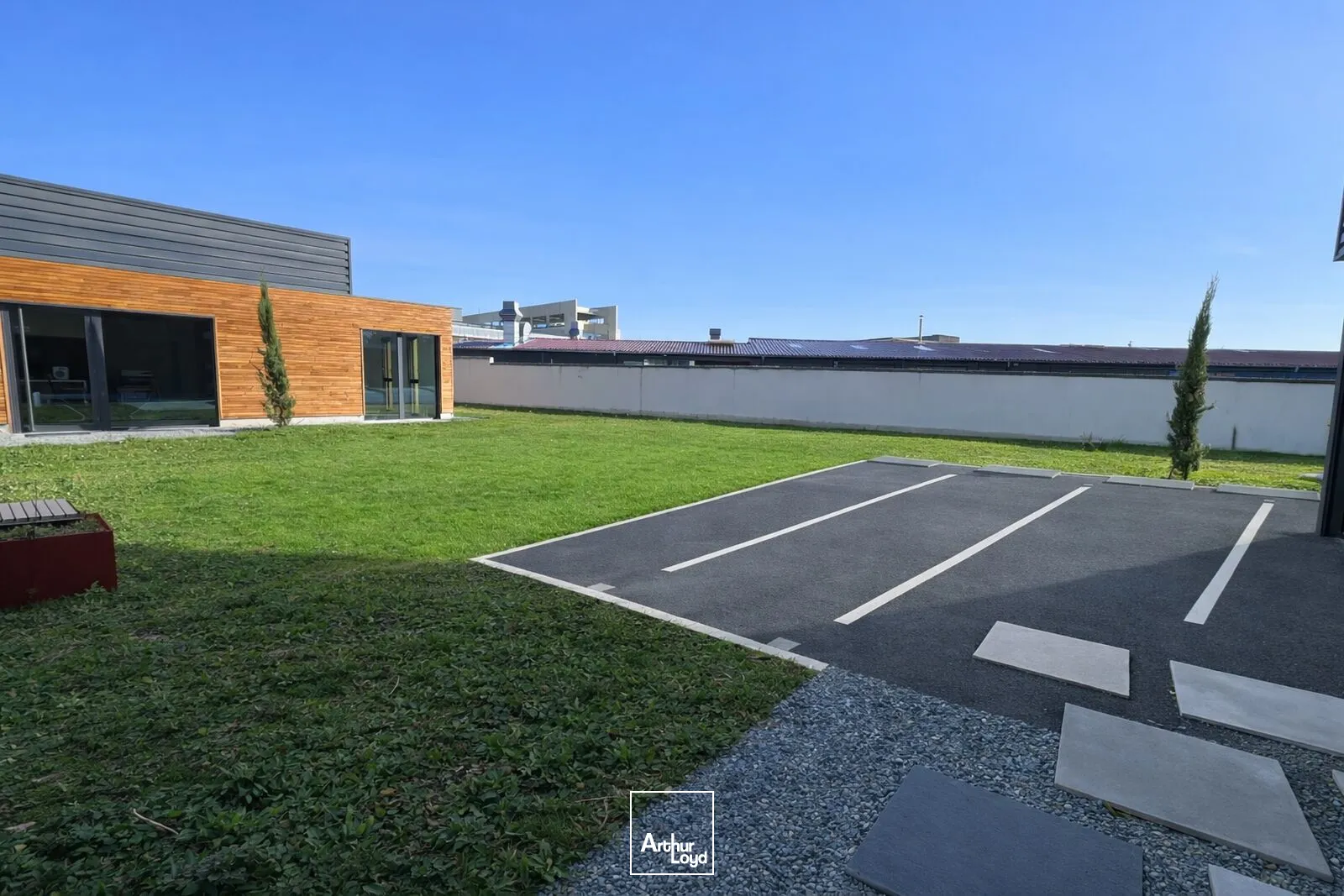 Locaux commerciaux - Vente - ROANNE - 42300 - 240-575 - 7757539