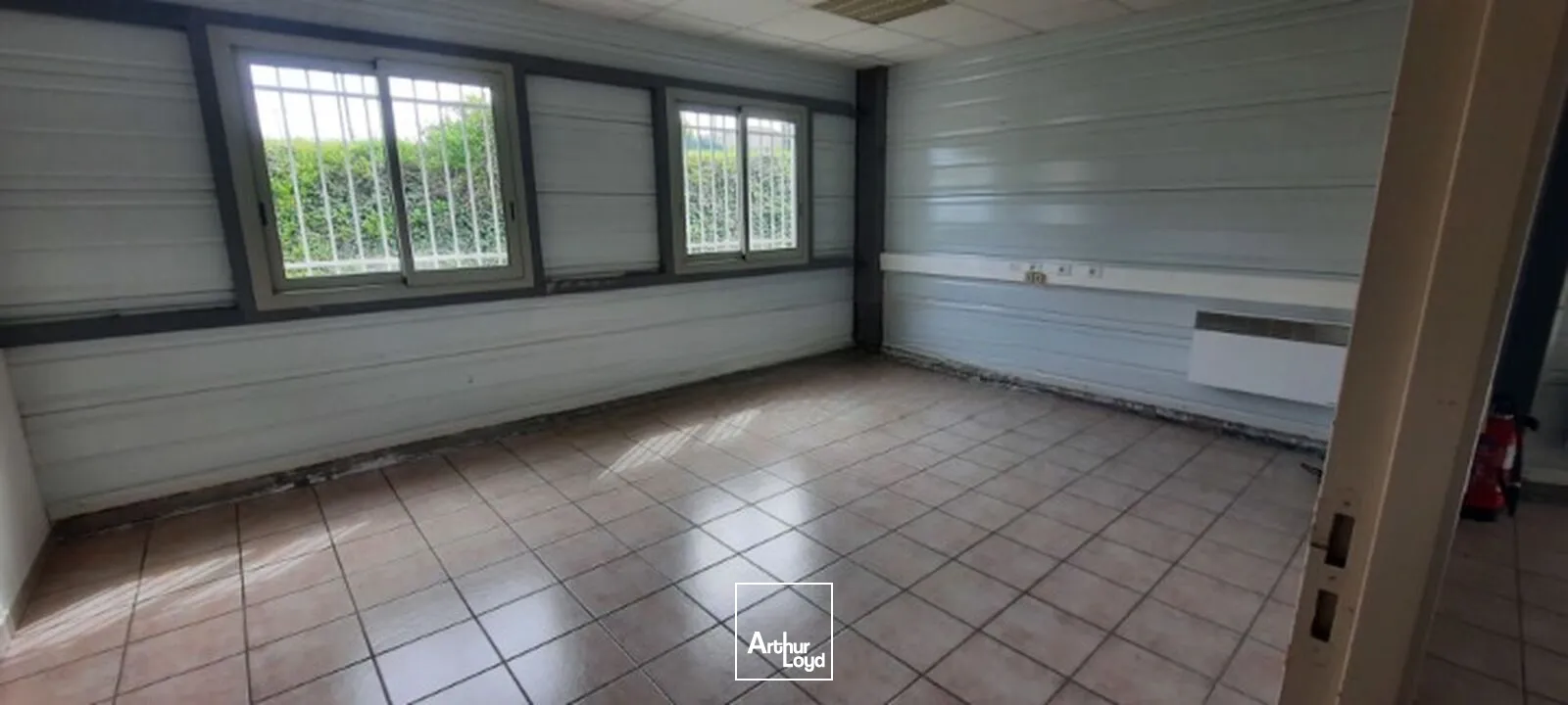 Locaux d'activité & Entrepôts - Vente - BOEN SUR LIGNON - 42130 - 583-583 - 7757600