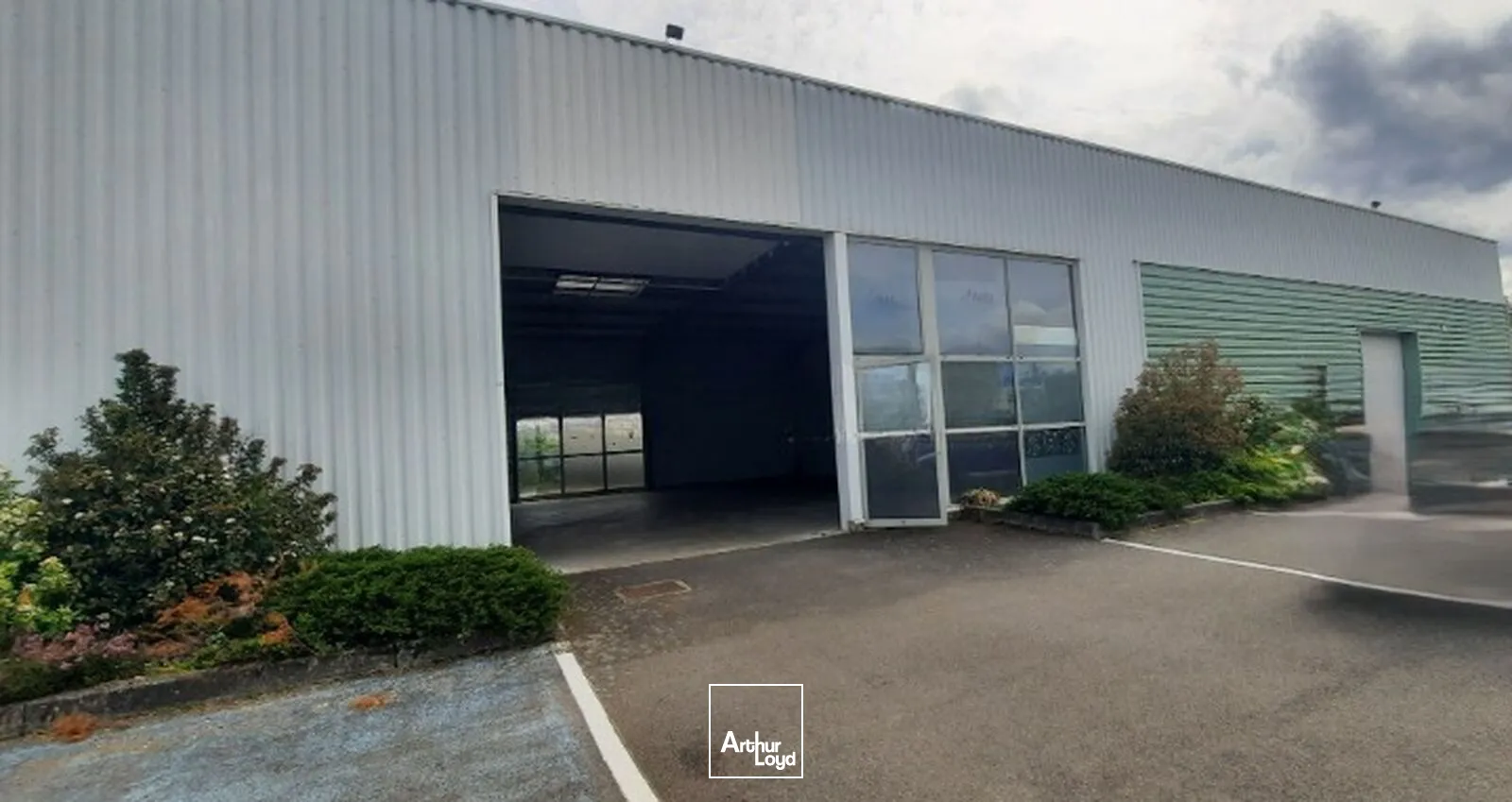 Locaux d'activité & Entrepôts - Vente - BOEN SUR LIGNON - 42130 - 583-583 - 7757596