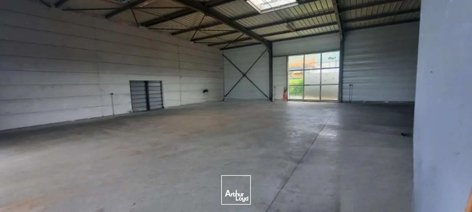 Locaux d'activité & Entrepôts - Vente - BOEN SUR LIGNON - 42130 - 583-583 - 7757597