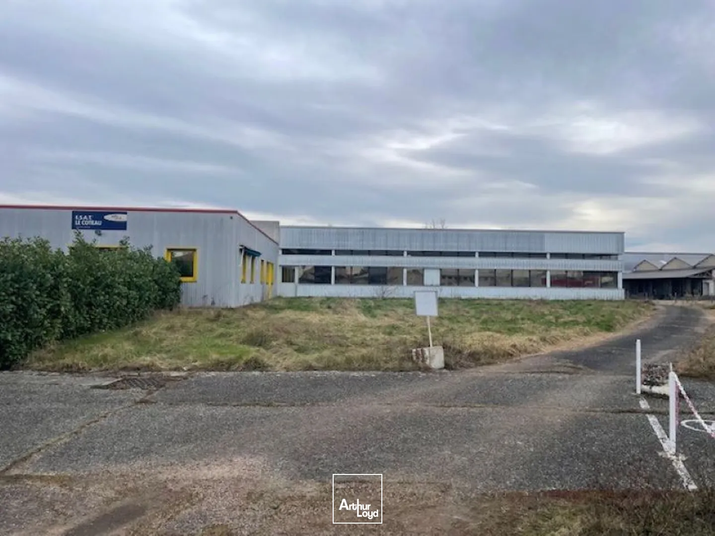 Locaux d'activité & Entrepôts - Vente - LE COTEAU - 42120 - 490-490 - 7757612