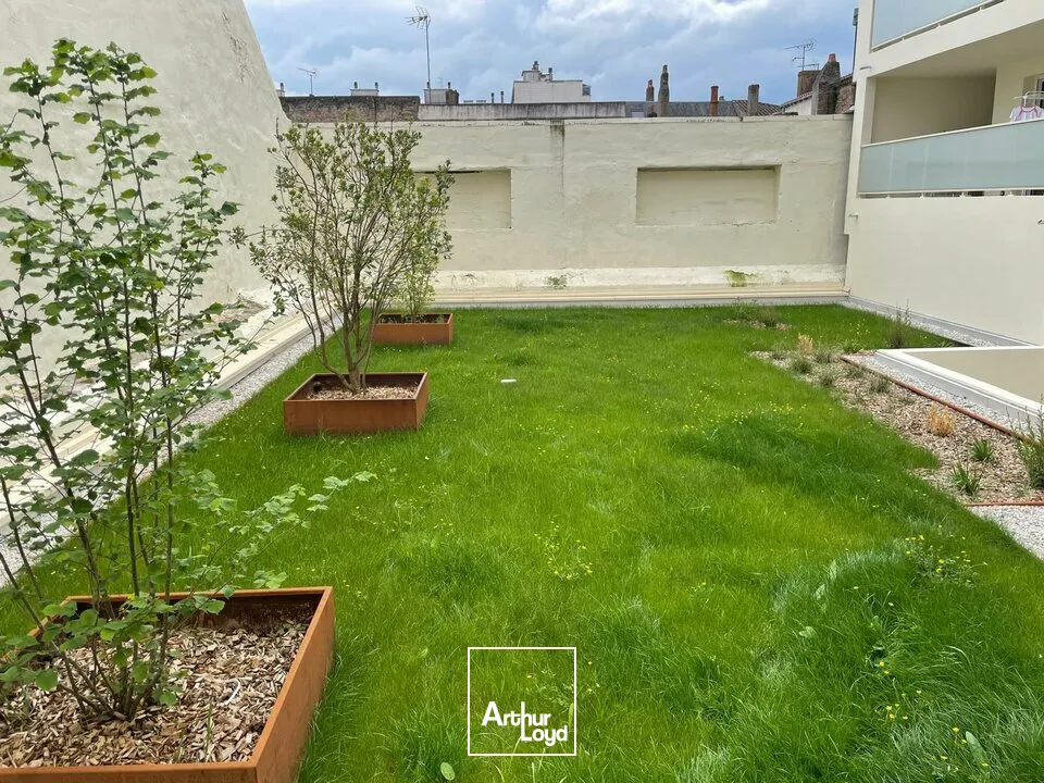 Locaux commerciaux - Vente - LA ROCHE SUR YON - 85000 - 357.83-357.83 - 7758107