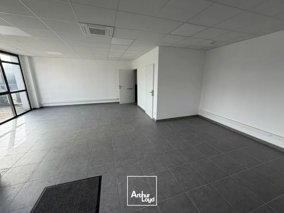 Locaux d'activité & Entrepôts - Location - MOURS SAINT EUSEBE - 26540 - 296-296 - 7763541