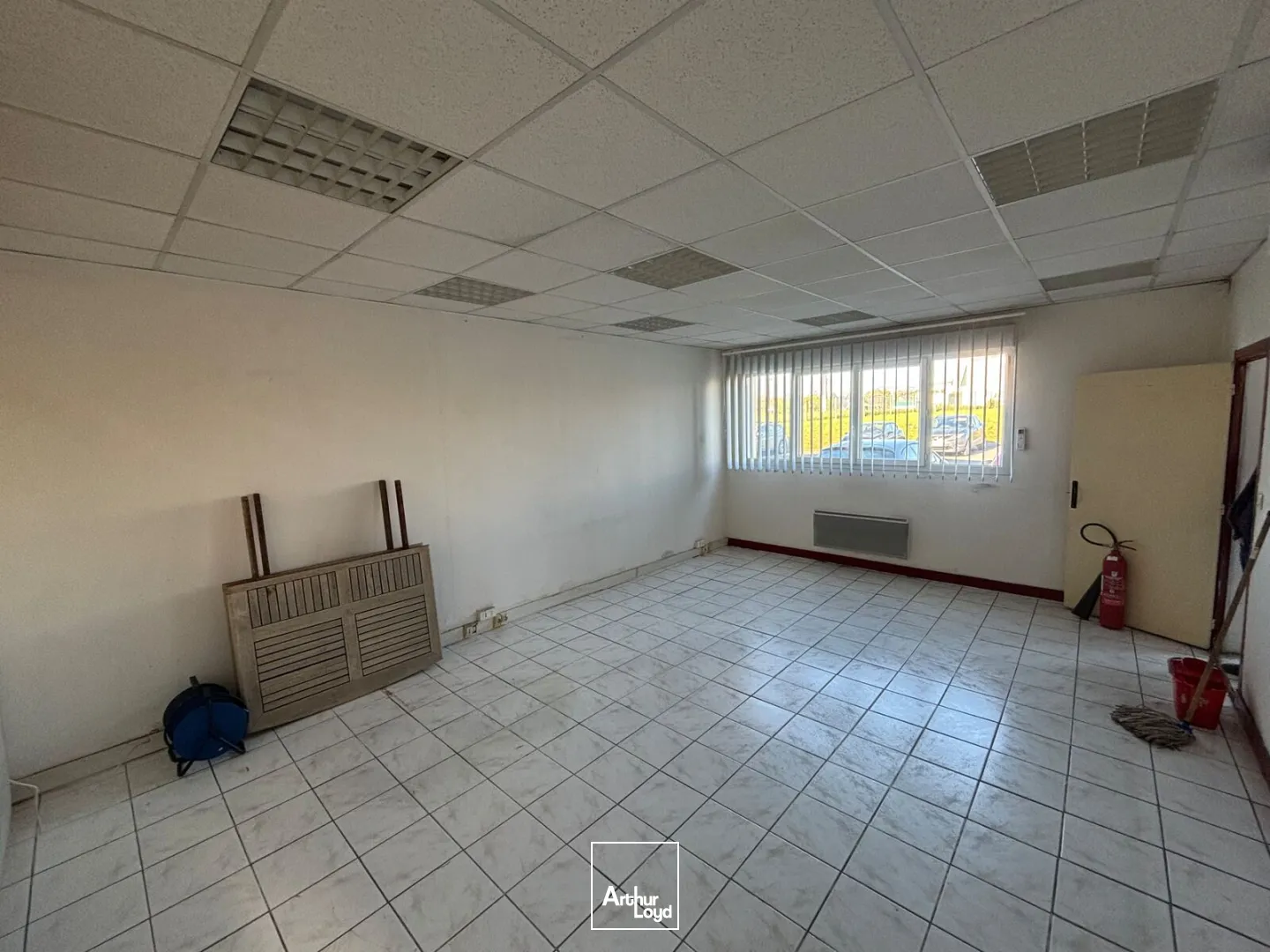 Locaux d'activité & Entrepôts - Location - BRESLES - 60510 - 600-600 - 7767417