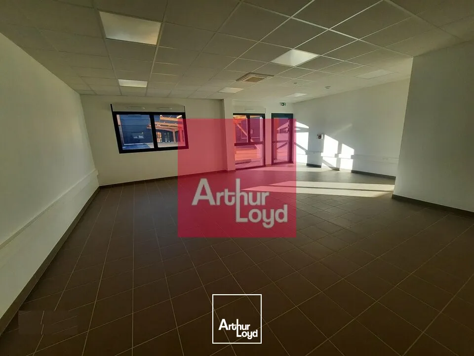 Locaux d'activité & Entrepôts - Location - CLERMONT FERRAND - 63100 - 522-522 - 7769558