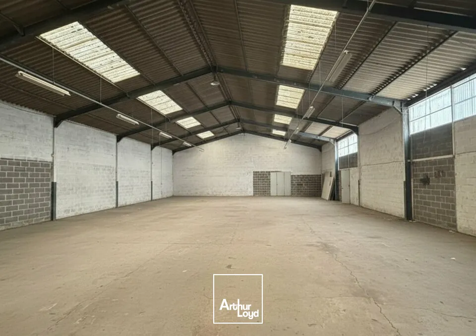 Locaux d'activité & Entrepôts - Location - SAINT-GERMAIN-DU-PUY - 18390 - 400-400 - 7769632