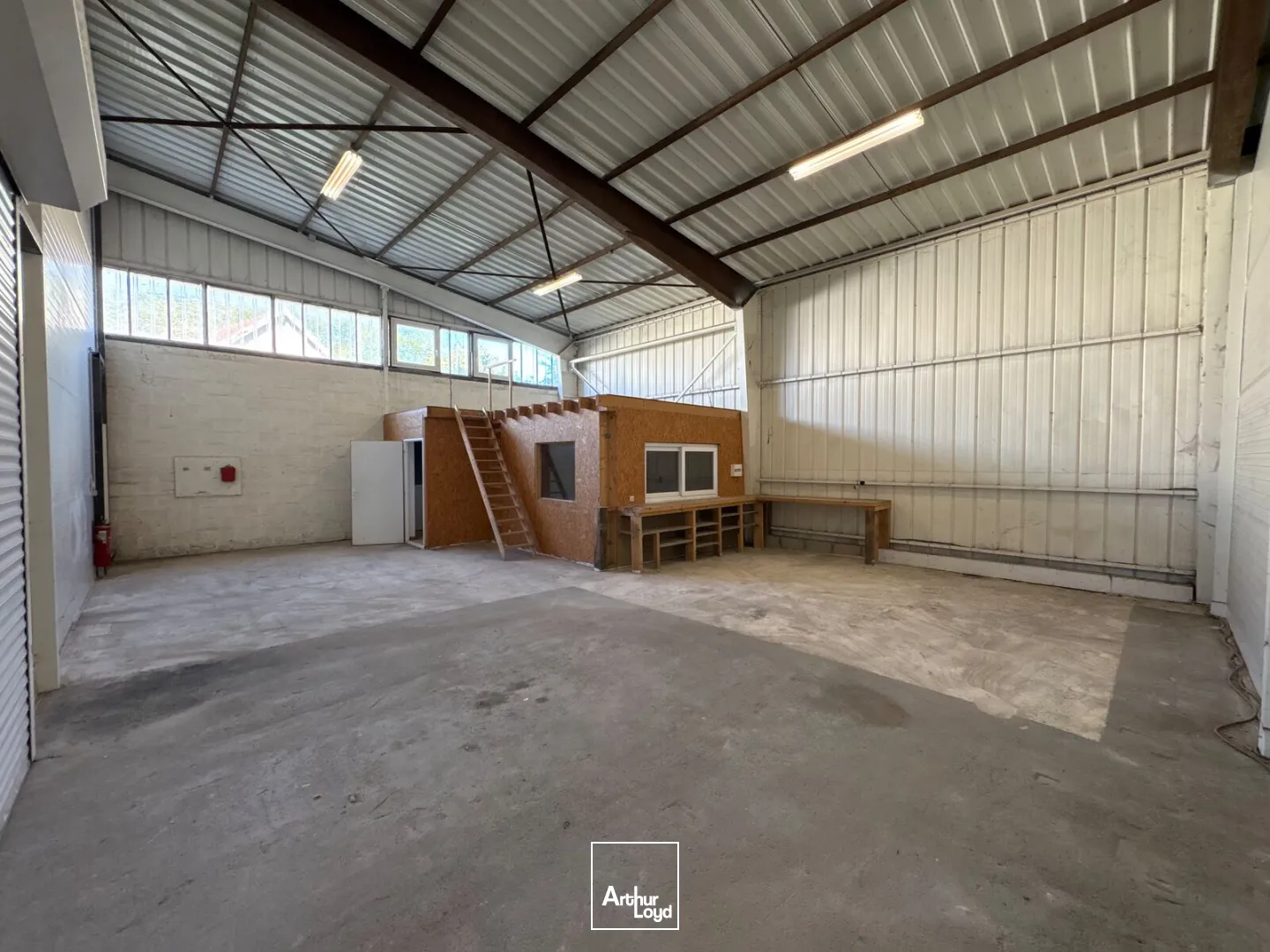 Locaux d'activité & Entrepôts - Location - BREUIL LE SEC - 60840 - 72-182.4 - 7769737