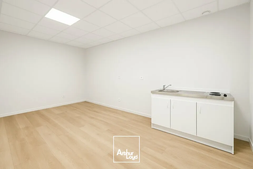 Locaux d'activité & Entrepôts - Location - MIGNE AUXANCES - 86440 - 762-762 - 7770490