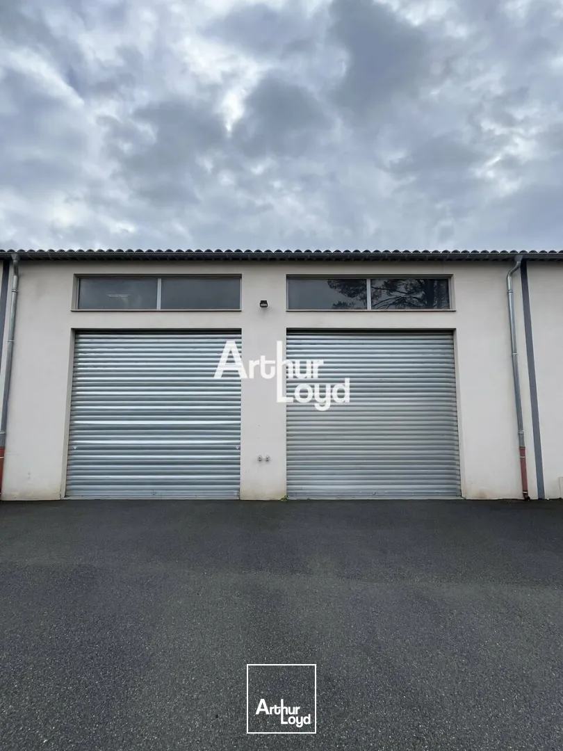 Locaux d'activité & Entrepôts - Location - MONTAUROUX - 83440 - 225-225 - 7771366