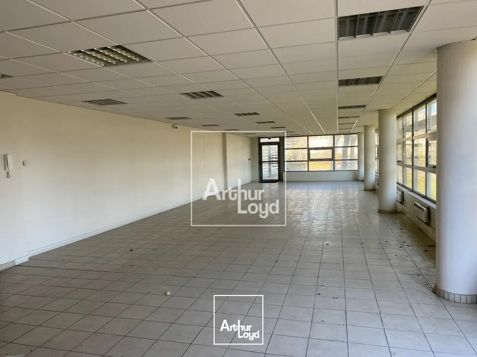 Locaux d'activité & Entrepôts - Location - COMBS LA VILLE - 77380 - 3403-6806 - 7771489