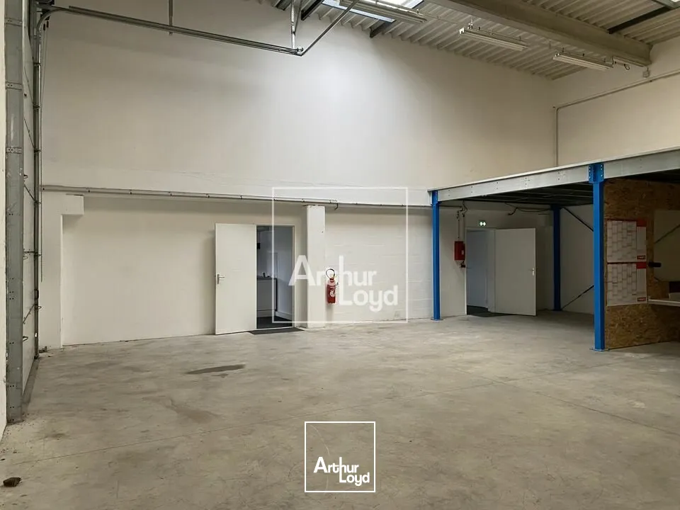 Locaux d'activité & Entrepôts - Location - MOISSY CRAMAYEL - 77550 - 290-290 - 7771494