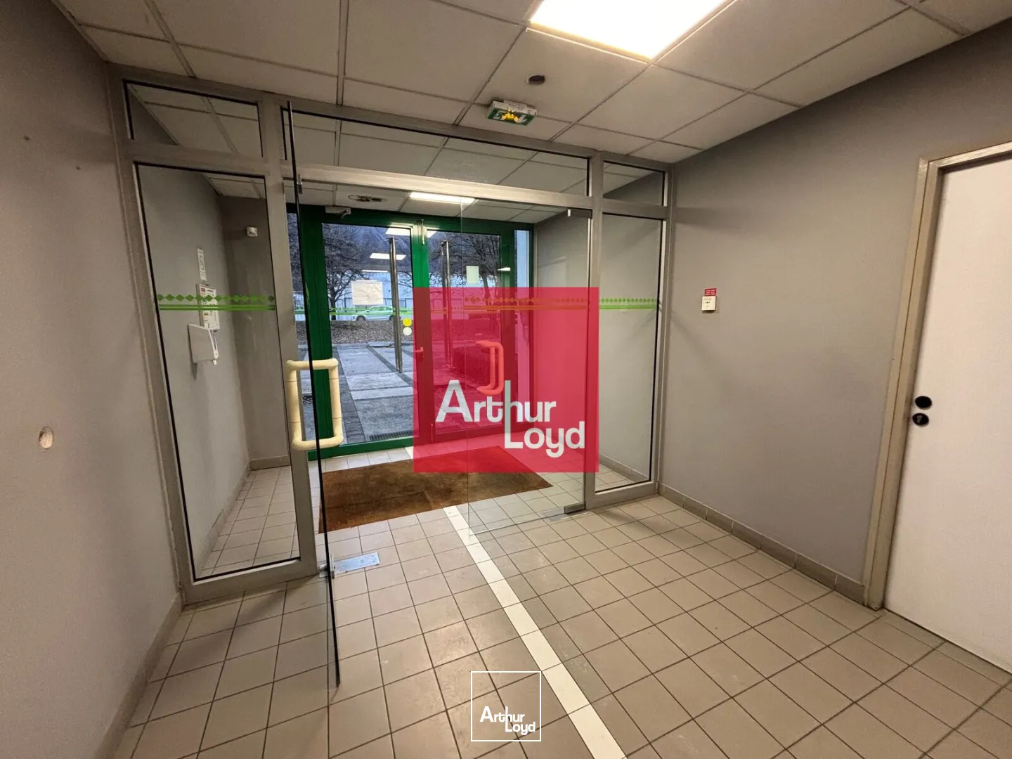 Locaux d'activité & Entrepôts - Location - MEYLAN - 38240 - 301.52-301.52 - 7773026