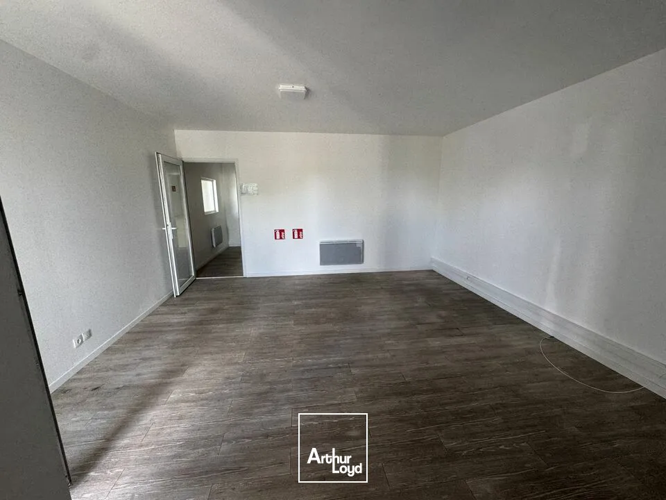 Locaux d'activité & Entrepôts - Location - BALLAN MIRE - 37510 - 250-250 - 7778431