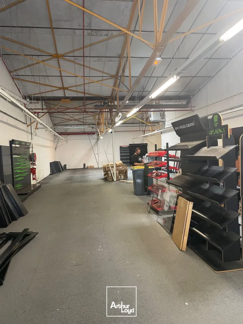 Locaux d'activité & Entrepôts - Location - LA CHAPELLE EN SERVAL - 60520 - 468-3766 - 7778665