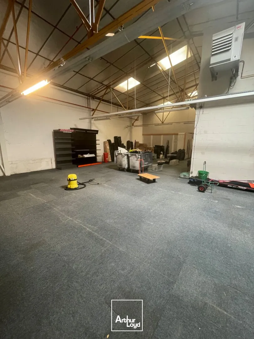 Locaux d'activité & Entrepôts - Location - LA CHAPELLE EN SERVAL - 60520 - 468-3766 - 7778664