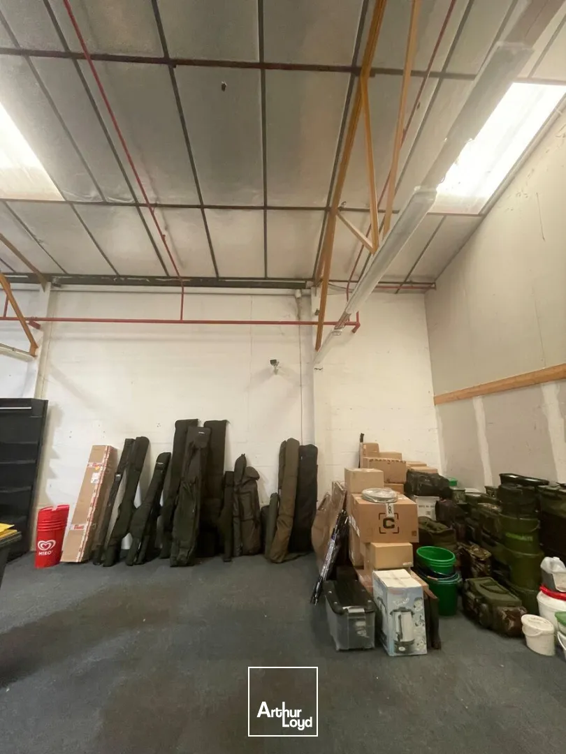 Locaux d'activité & Entrepôts - Location - LA CHAPELLE EN SERVAL - 60520 - 468-3766 - 7778663