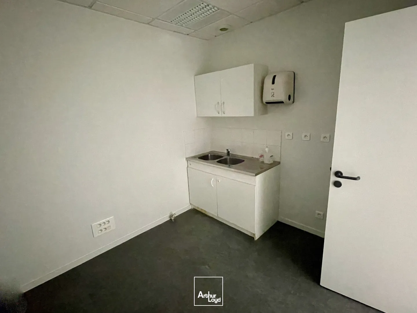 Locaux commerciaux - Location - VAL DE REUIL - 27100 - 133-133 - 7779760