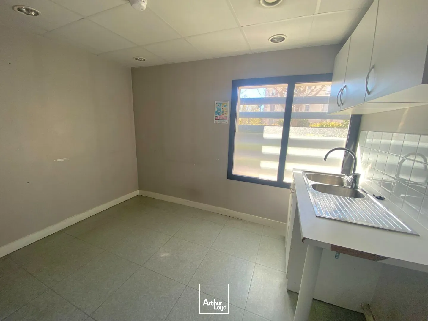 Locaux commerciaux - Location - MARSEILLE - 13012 - 264.5-264.5 - 7782768