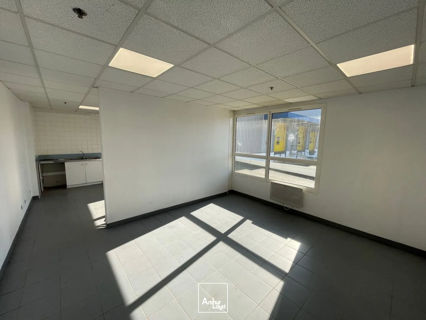 Locaux d'activité & Entrepôts - Location - LE MEUX - 60880 - 7264-16895 - 7783534