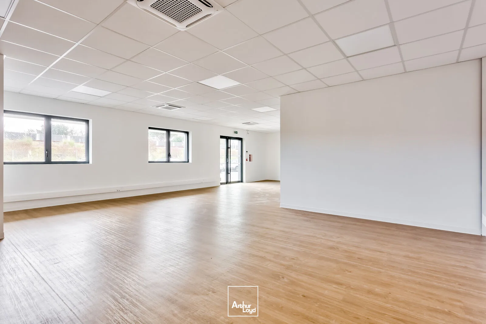 Locaux d'activité & Entrepôts - Location - AMBARES ET LAGRAVE - 33440 - 3498-3498 - 7784400