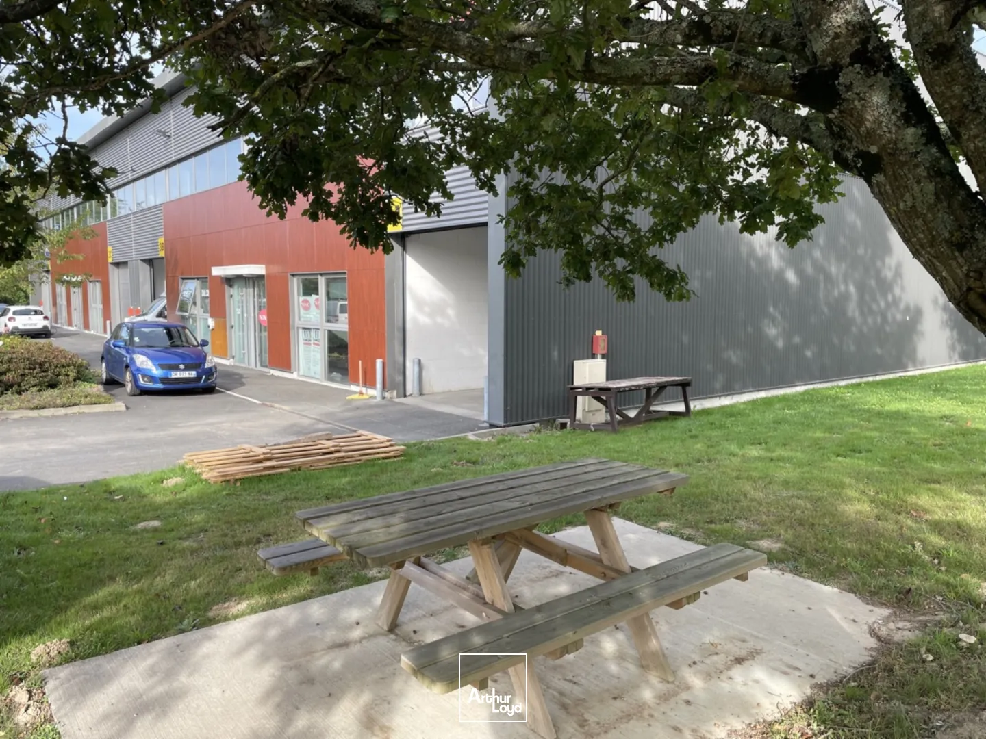 Locaux d'activité & Entrepôts - Location - SAINT ETIENNE DE MONTLUC - 44360 - 366-366 - 7784598