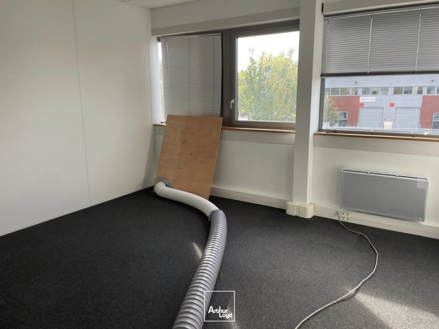 Locaux d'activité & Entrepôts - Location - SAINT ETIENNE DE MONTLUC - 44360 - 366-366 - 7784596