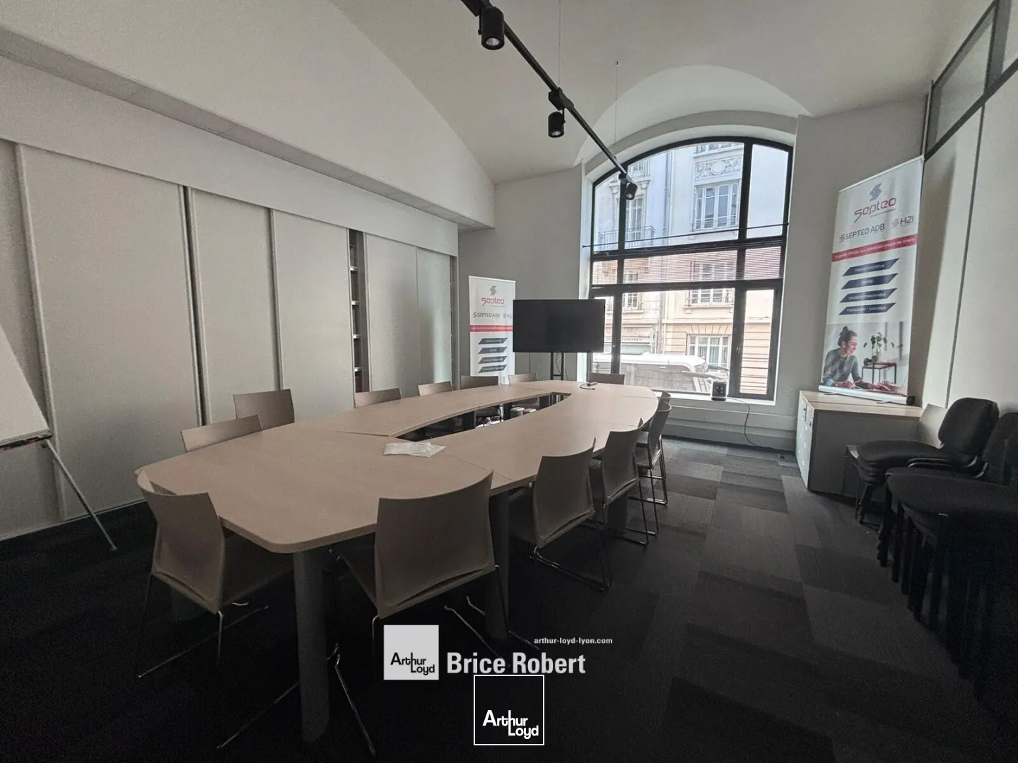 Bureaux - Location - LYON - 69006 - 375-2441 - 7784880