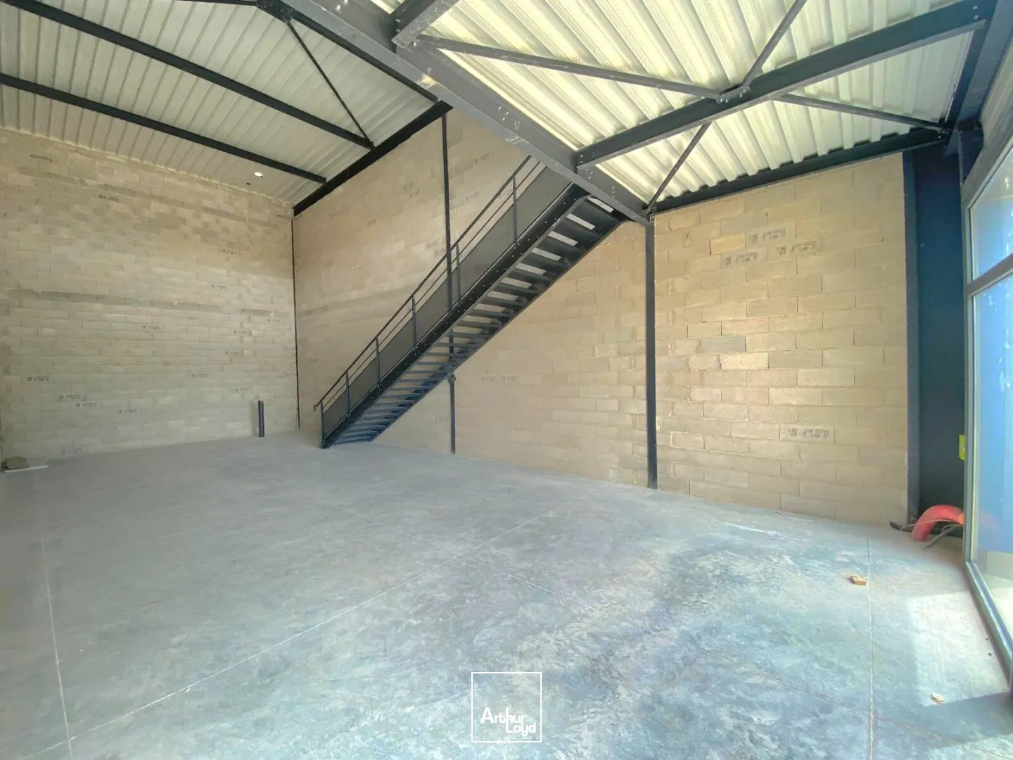Locaux commerciaux - Location - ROQUEVAIRE - 13360 - 107-402 - 7785632