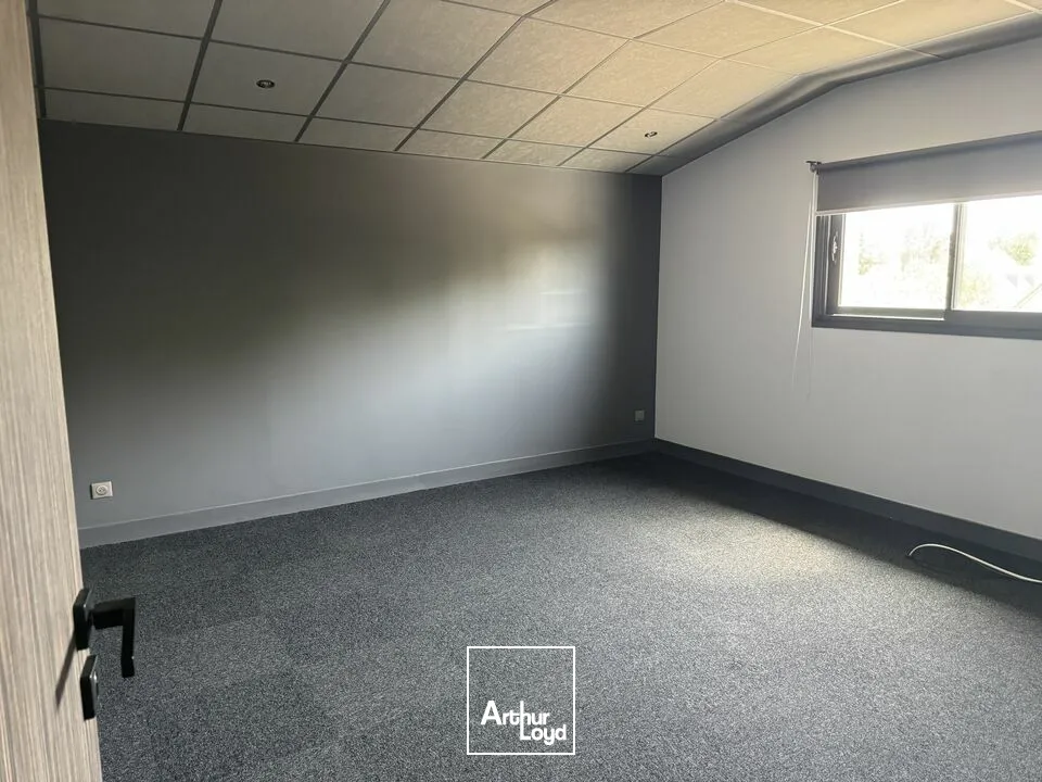 Locaux d'activité & Entrepôts - Location - SAINT-CYR-SUR-LOIRE - 37540 - 600-600 - 7788135