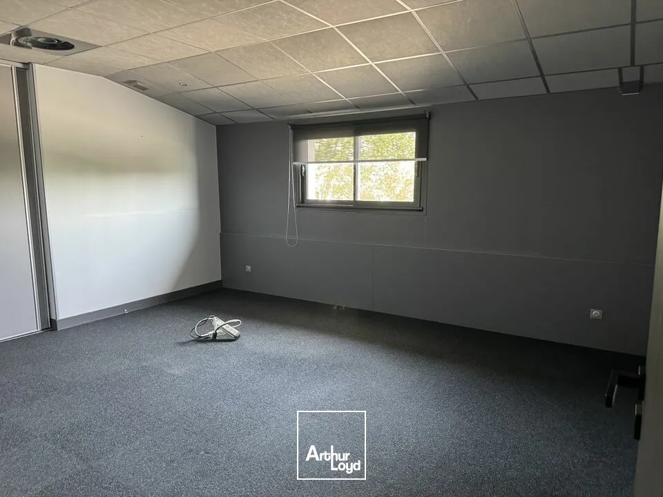 Locaux d'activité & Entrepôts - Location - SAINT-CYR-SUR-LOIRE - 37540 - 600-600 - 7788136