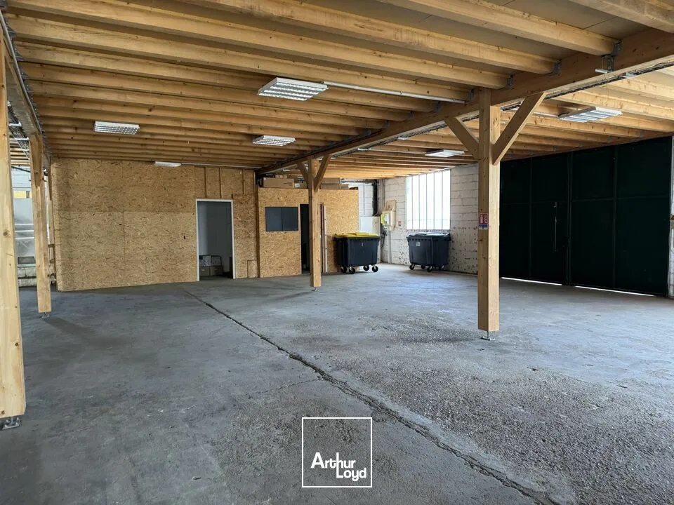 Locaux d'activité & Entrepôts - Location - SAINT-CYR-SUR-LOIRE - 37540 - 600-600 - 7788139