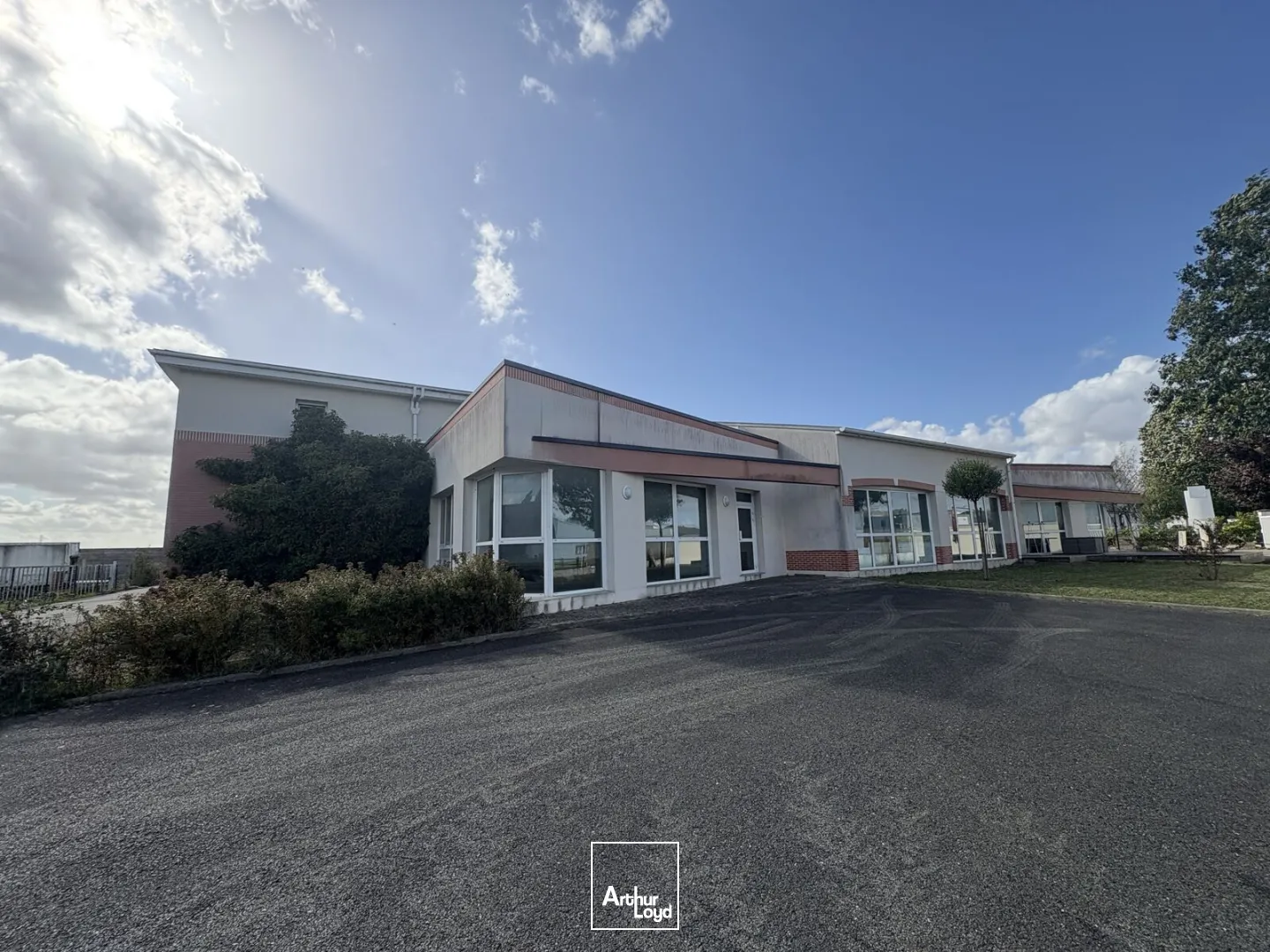 Local commercial 1755 m² · à La Chapelle Saint Mesmin · 1 755 m² · 1 130 000 €