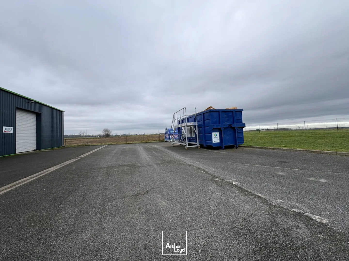 Locaux d'activité & Entrepôts - Location - LA CHAPELLE SAINT MESMIN - 45380 - 265-265 - 7788757