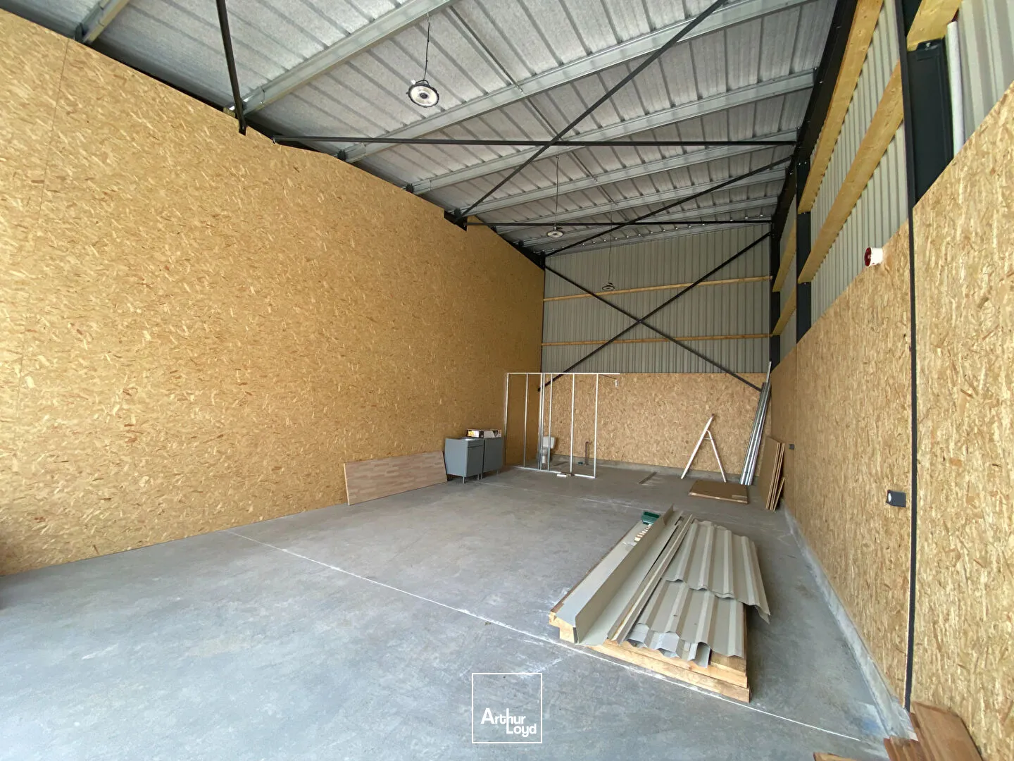 Locaux d'activité & Entrepôts - Location - SAINTE SOULLE - 17220 - 100-100 - 7789660