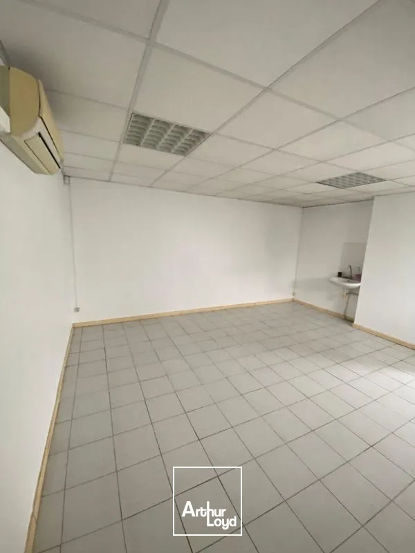 Locaux commerciaux - Location - Ducos - 97224 - 25-25 - 7789679