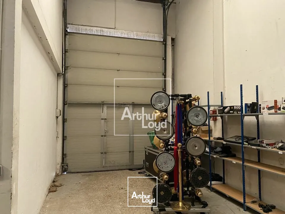 Locaux d'activité & Entrepôts - Location - MOISSY-CRAMAYEL - 77550 - 300-300 - 7789910
