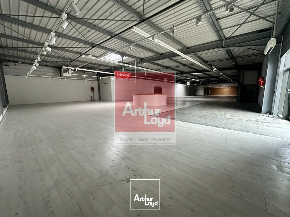 Locaux commerciaux - Location - PONT SAINTE MARIE - 10150 - 388-1158 - 7789996