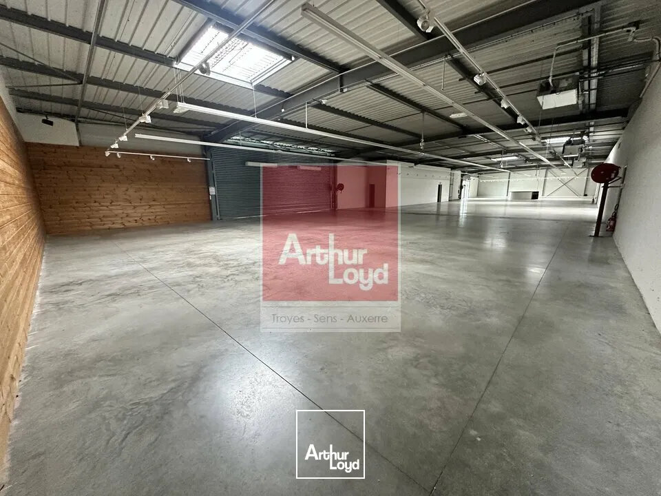Locaux commerciaux - Location - PONT SAINTE MARIE - 10150 - 388-1158 - 7789994