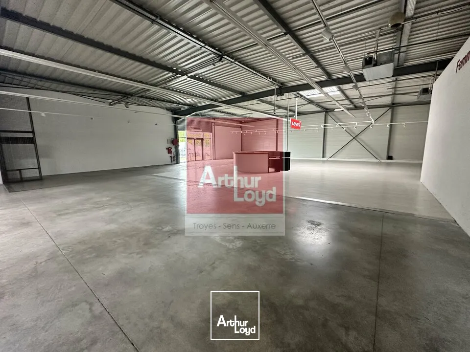 Locaux commerciaux - Location - PONT SAINTE MARIE - 10150 - 388-1158 - 7789995