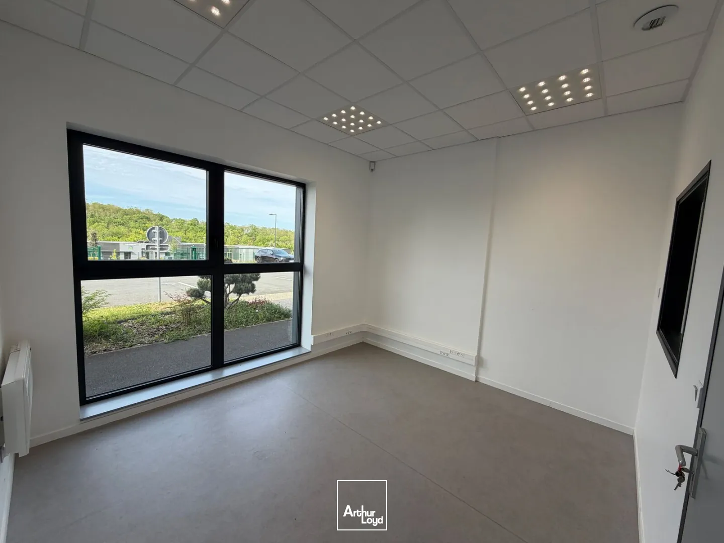 Locaux d'activité & Entrepôts - Location - VENETTE - 60280 - 281-281 - 7794466