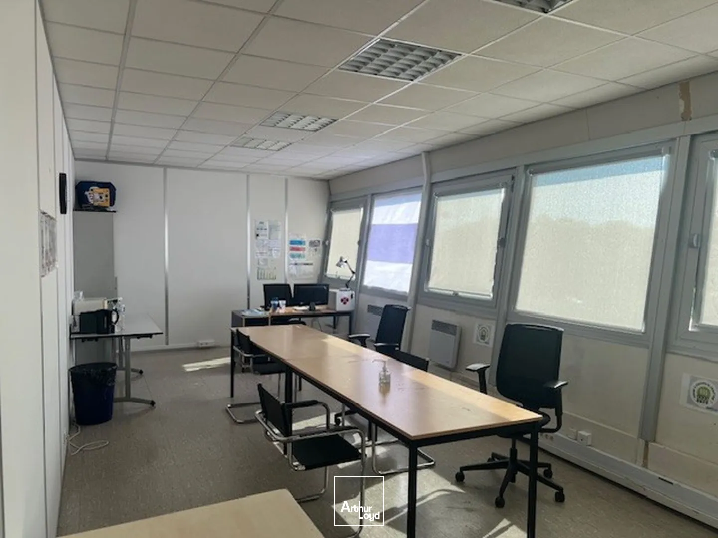 Locaux d'activité & Entrepôts - Location - BUC - 78530 - 180-1395 - 7794897