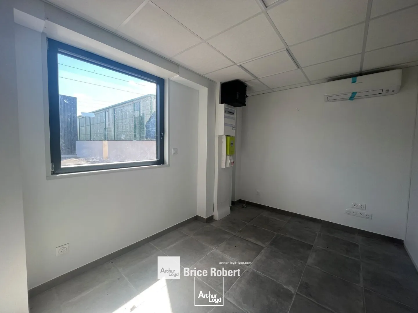 Locaux d'activité & Entrepôts - Location - JONAGE - 69330 - 347-347 - 7796665
