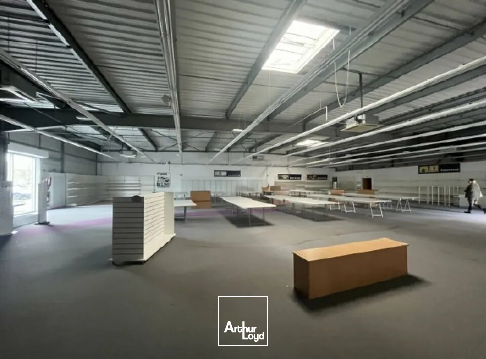 Locaux commerciaux - Location - CHÂTELLERAULT - 86100 - 600-600 - 7796843