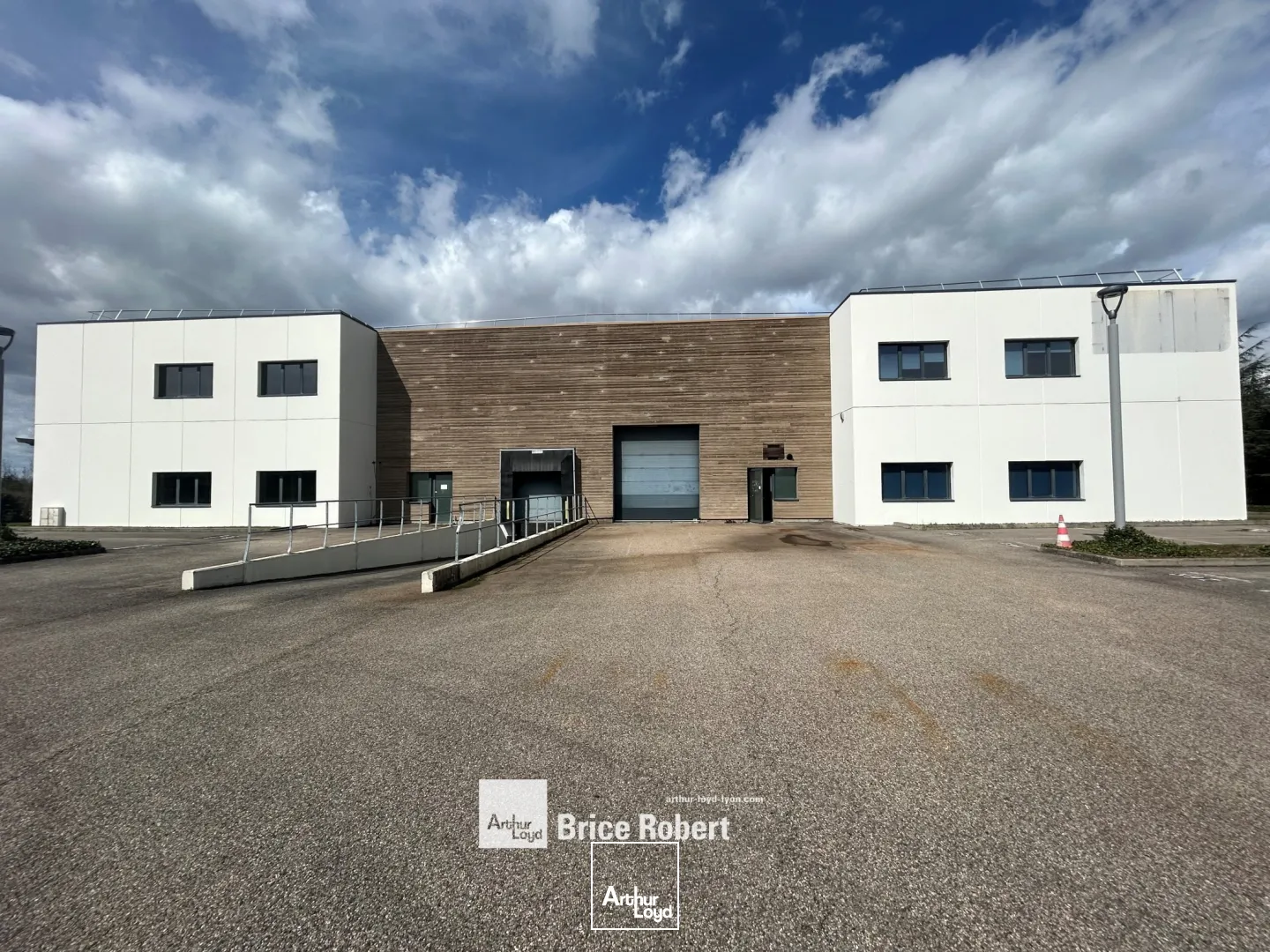 Bureaux - Location - SAINT PRIEST - 69800 - 133.67-1909.24 - 7799873