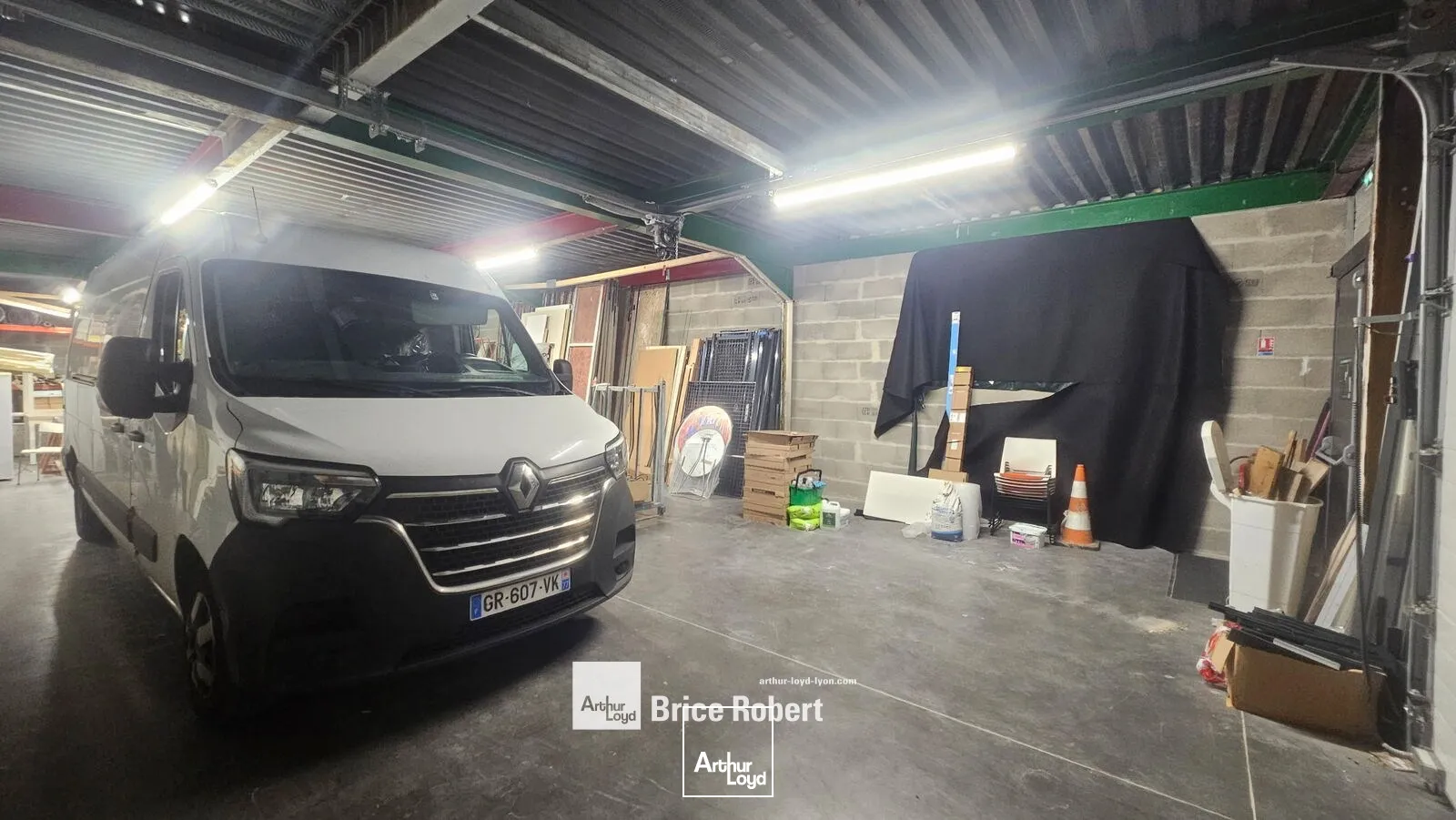 Locaux d'activité & Entrepôts - Vente - CHASSIEU - 69680 - 531-531 - 7800709